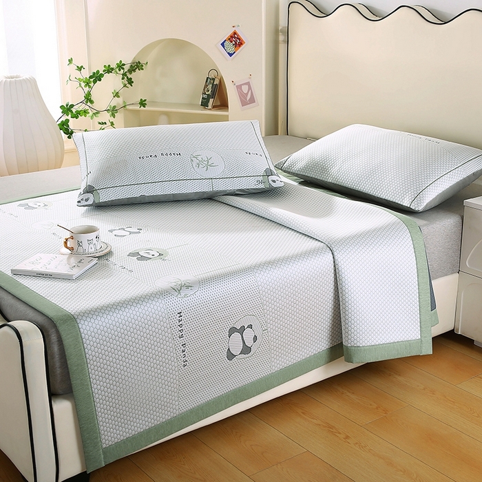 91家纺网 家纺一手货源 找家纺 法莱妮2025新款卡通三明治冰豆豆凉席 熊猫