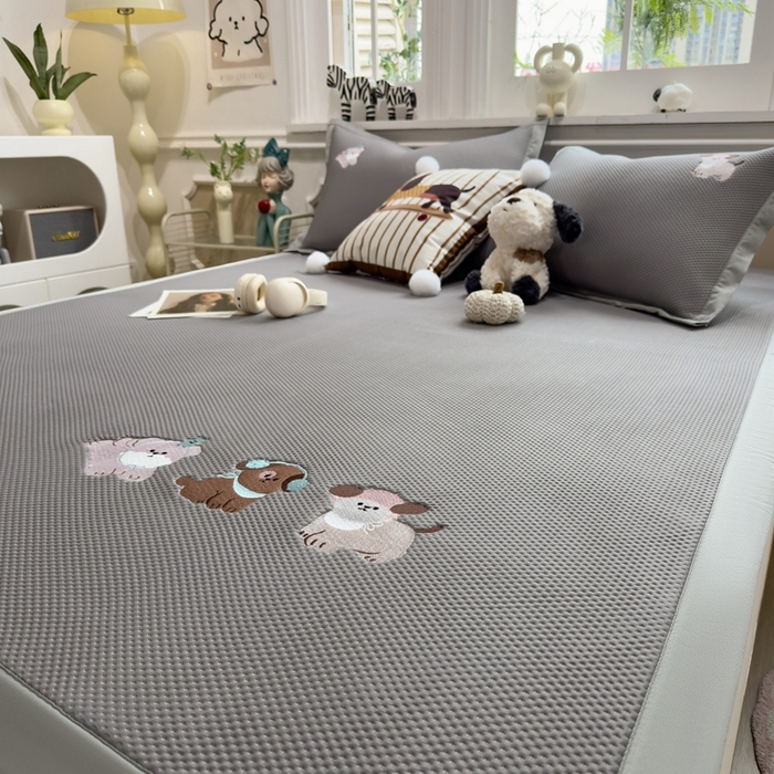 91家纺网 家纺一手货源 找家纺 席世家2025新款满天星绣花豆豆席 俏皮狗