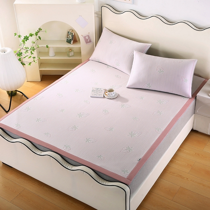 91家纺网 家纺一手货源 找家纺 法莱妮2025新款卡通三明治冰豆豆凉席 草莓-粉