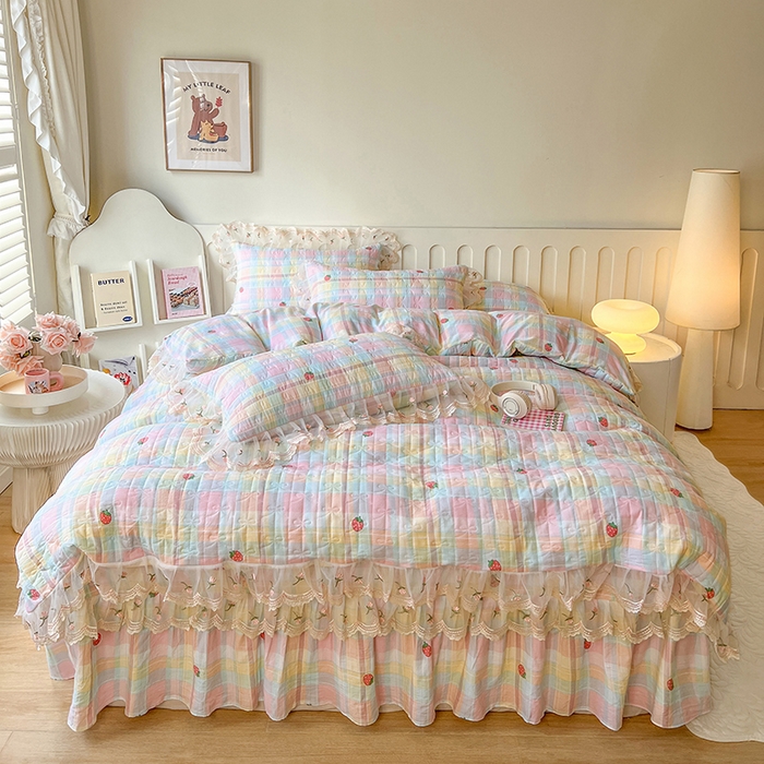 91家纺网 家纺一手货源 找家纺 网红馆 2025新款水洗棉印花床盖四件套 格子草莓