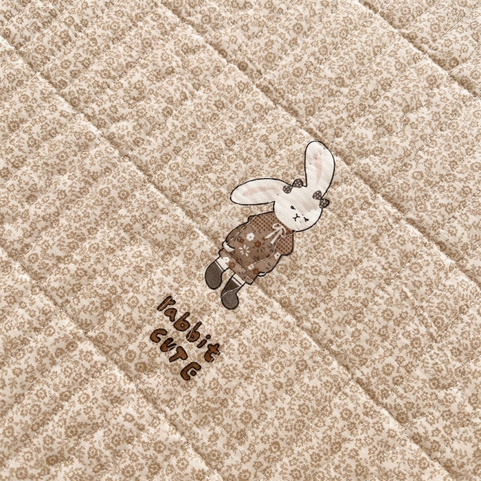 91家纺网 家纺一手货源 找家纺 恒爱 2025新款全棉印花单床盖 公子兔-浅咖