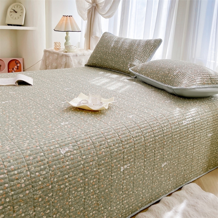 91家纺网 家纺一手货源 找家纺 恒爱 2025新款全棉印花单床盖 瞭望兔-深绿