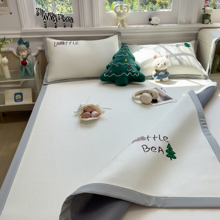 91家纺网 家纺一手货源 找家纺 席世家2025新款满天星绣花豆豆席 小熊树