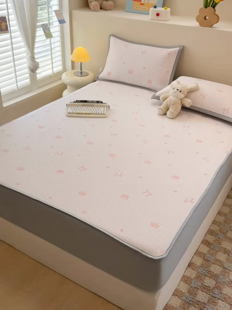 91家纺网 家纺一手货源 找家纺 金盛纺 2025新款冰豆豆凉席-床笠款 皇冠-粉