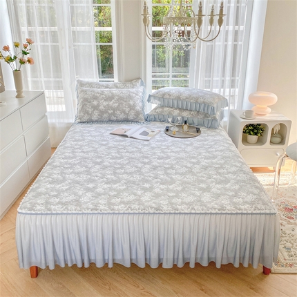 91家纺网 家纺一手货源 找家纺 （总）罗优家纺 2025新款玫瑰提花渐变色床裙款PE凉感席三件套