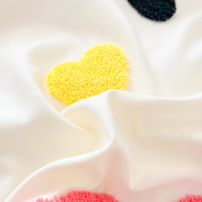 91家纺网 家纺一手货源 找家纺 泉欣家纺 2025新款网红可爱卡通公主风毛巾绣花水洗棉四件套（专版花型）甜甜猫咪 甜甜猫咪-奶黄蓝