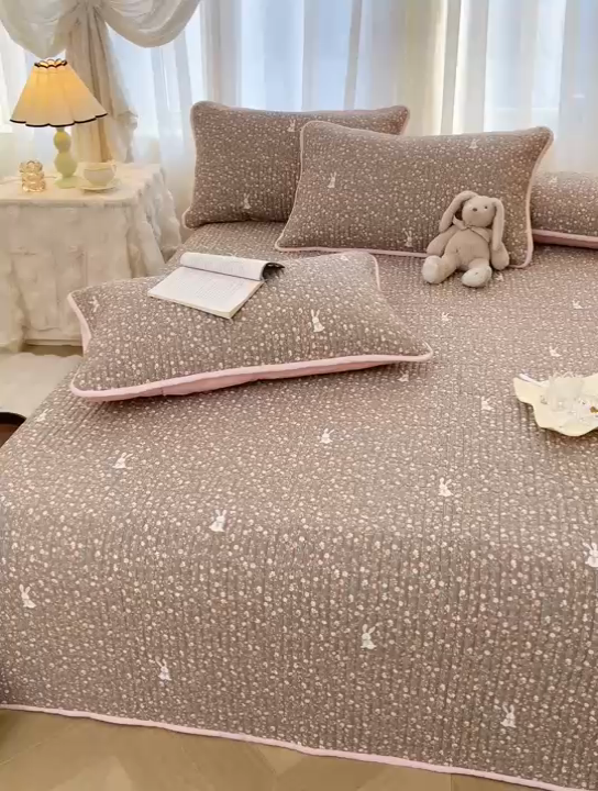 91家纺网 家纺一手货源 找家纺 恒爱 2025新款全棉印花单床盖 瞭望兔-咖