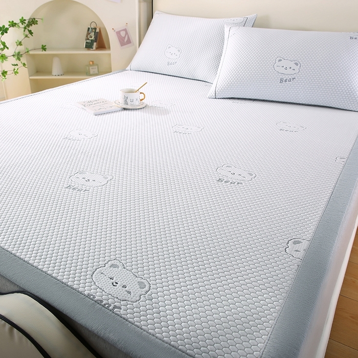 91家纺网 家纺一手货源 找家纺 法莱妮2025新款卡通三明治冰豆豆凉席 晚安熊