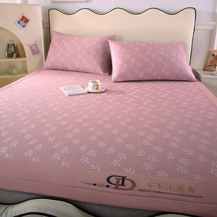 91家纺网 家纺一手货源 找家纺 法莱妮 2025夏季新款A类真凉感丝提花加厚三明治冰豆豆凉席-叶韵系列  叶韵-粉