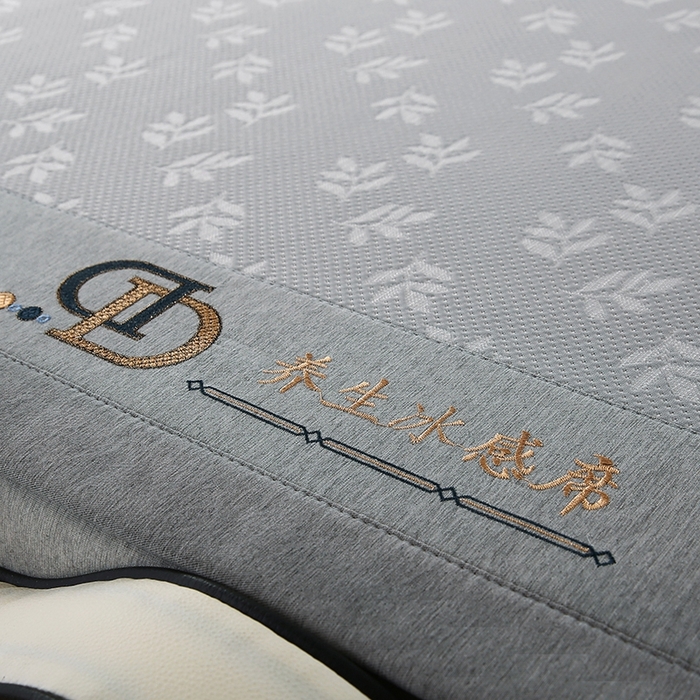 91家纺网 家纺一手货源 找家纺 法莱妮 2025夏季新款A类真凉感丝提花加厚三明治冰豆豆凉席-叶韵系列  叶韵-深灰