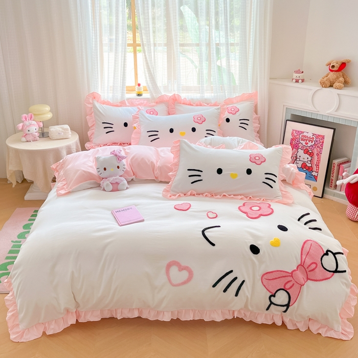 91家纺网 家纺一手货源 找家纺 泉欣家纺 2025新款网红可爱卡通公主风毛巾绣花水洗棉四件套（专版花型）甜甜猫咪 甜甜猫咪-粉白