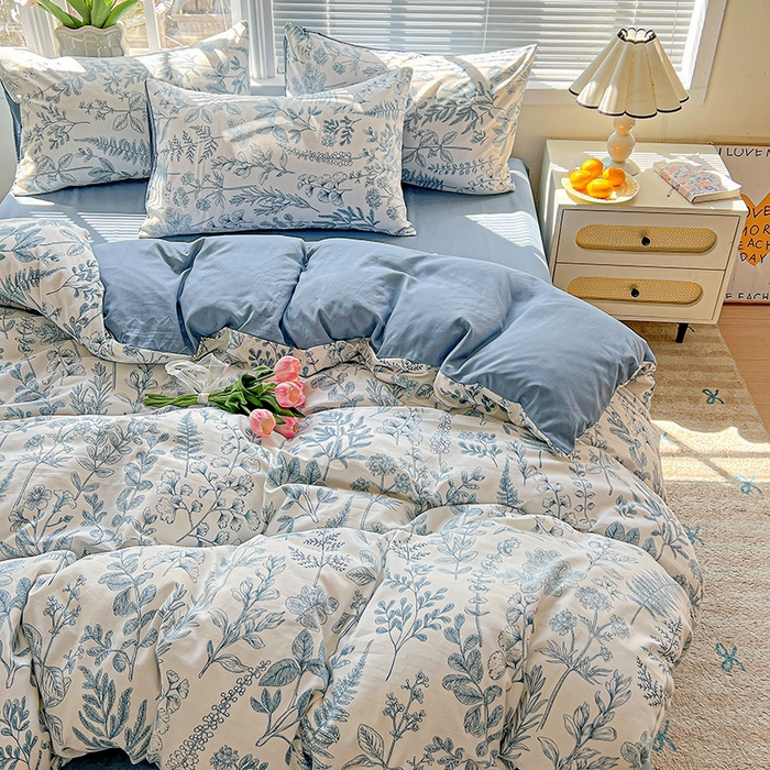 91家纺网 家纺一手货源 找家纺 2025新款水洗云朵糯糯棉简约风ins风小碎花被套床单款床笠款三四件套 恋爱季节