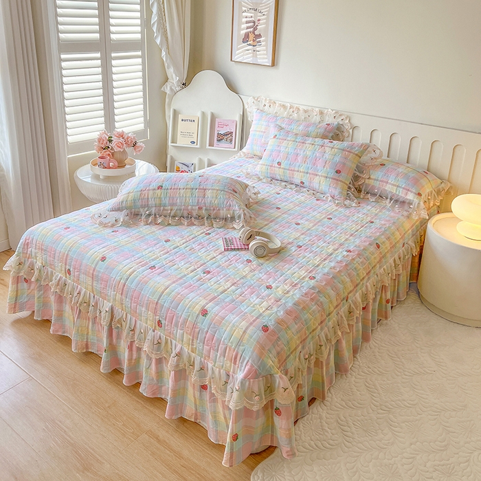 91家纺网 家纺一手货源 找家纺 网红馆 2025新款水洗棉印花床盖四件套 格子草莓