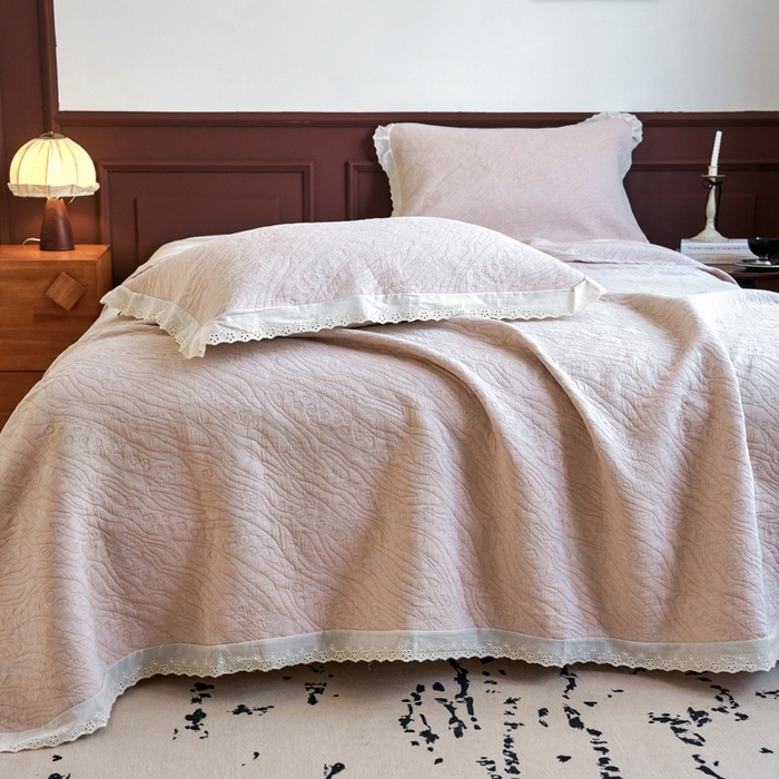 91家纺网 家纺一手货源 找家纺 棠薇家纺2025新款花边款全棉三层细纱色织提花毛巾被夏被空调被毛巾毯 花边知晓驼