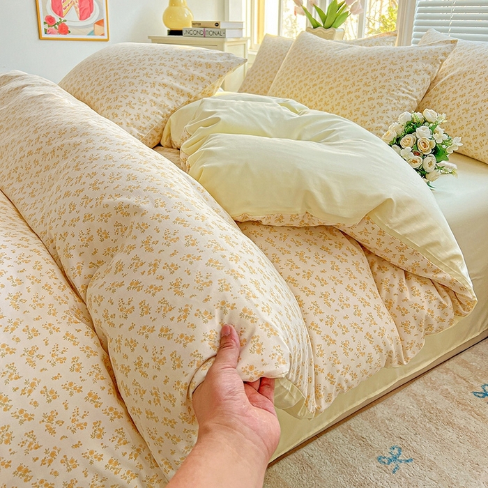 91家纺网 家纺一手货源 找家纺 2025新款水洗云朵糯糯棉简约风ins风小碎花被套床单款床笠款三四件套 浅香