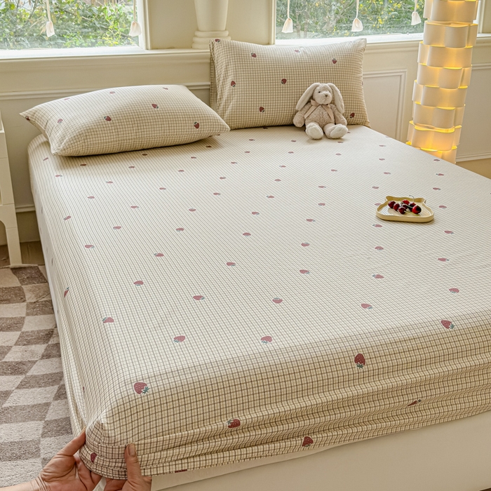 91家纺网 家纺一手货源 找家纺 2025新款全棉床单床笠 格子草莓 床笠款