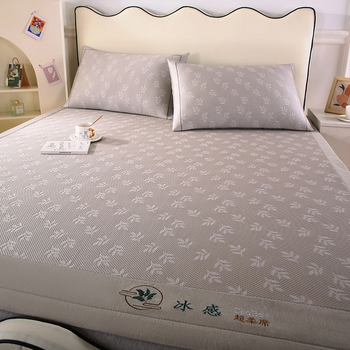 91家纺网 家纺一手货源 找家纺 法莱妮 2025夏季新款A类真凉感丝提花加厚三明治冰豆豆凉席-叶韵系列  叶韵-浅灰