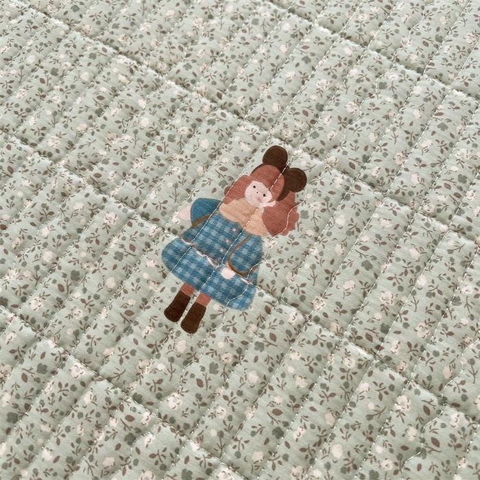 91家纺网 家纺一手货源 找家纺 恒爱 2025新款全棉印花单床盖 小女孩-水绿