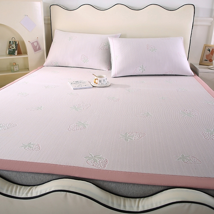 91家纺网 家纺一手货源 找家纺 法莱妮2025新款卡通三明治冰豆豆凉席 草莓-粉