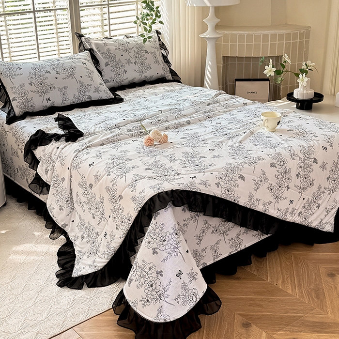 91家纺网 家纺一手货源 找家纺 大麦家纺 2025新款碳光冰丝软凉席夏被四件套 半夏清风