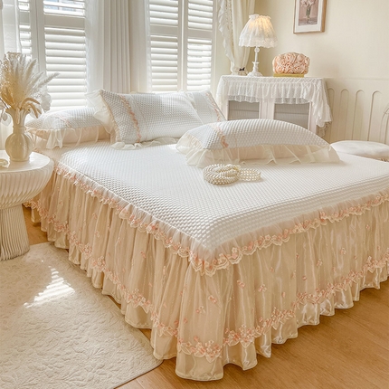 91家纺网 家纺一手货源 找家纺 （总）瑞宝 2025新款法式高级凉豆豆床裙三件套-花漾（控价165起）