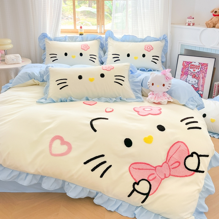 91家纺网 家纺一手货源 找家纺 泉欣家纺 2025新款网红可爱卡通公主风毛巾绣花水洗棉四件套（专版花型）甜甜猫咪 甜甜猫咪-奶黄蓝