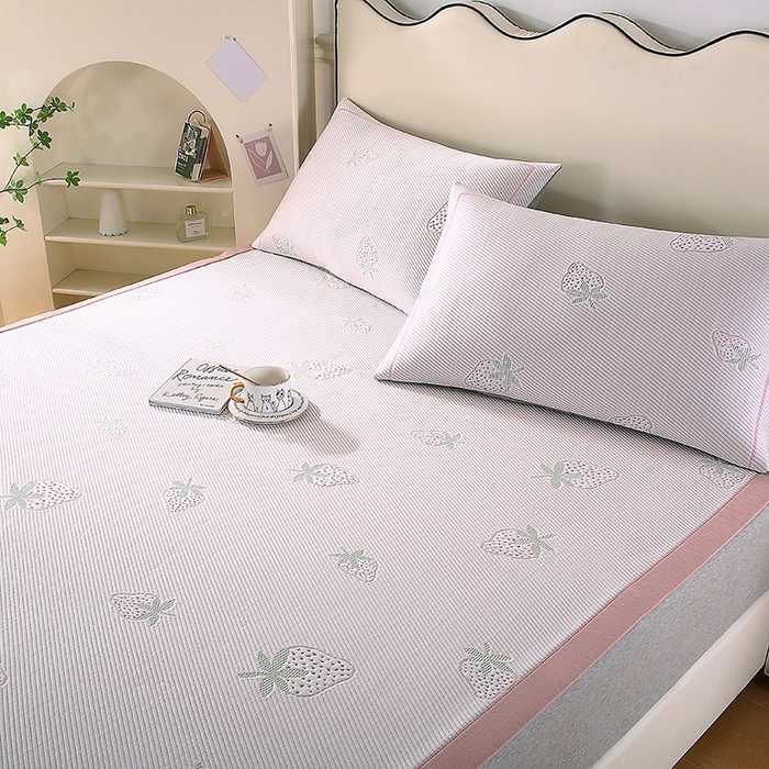 91家纺网 家纺一手货源 找家纺 法莱妮2025新款卡通三明治冰豆豆凉席 草莓-粉