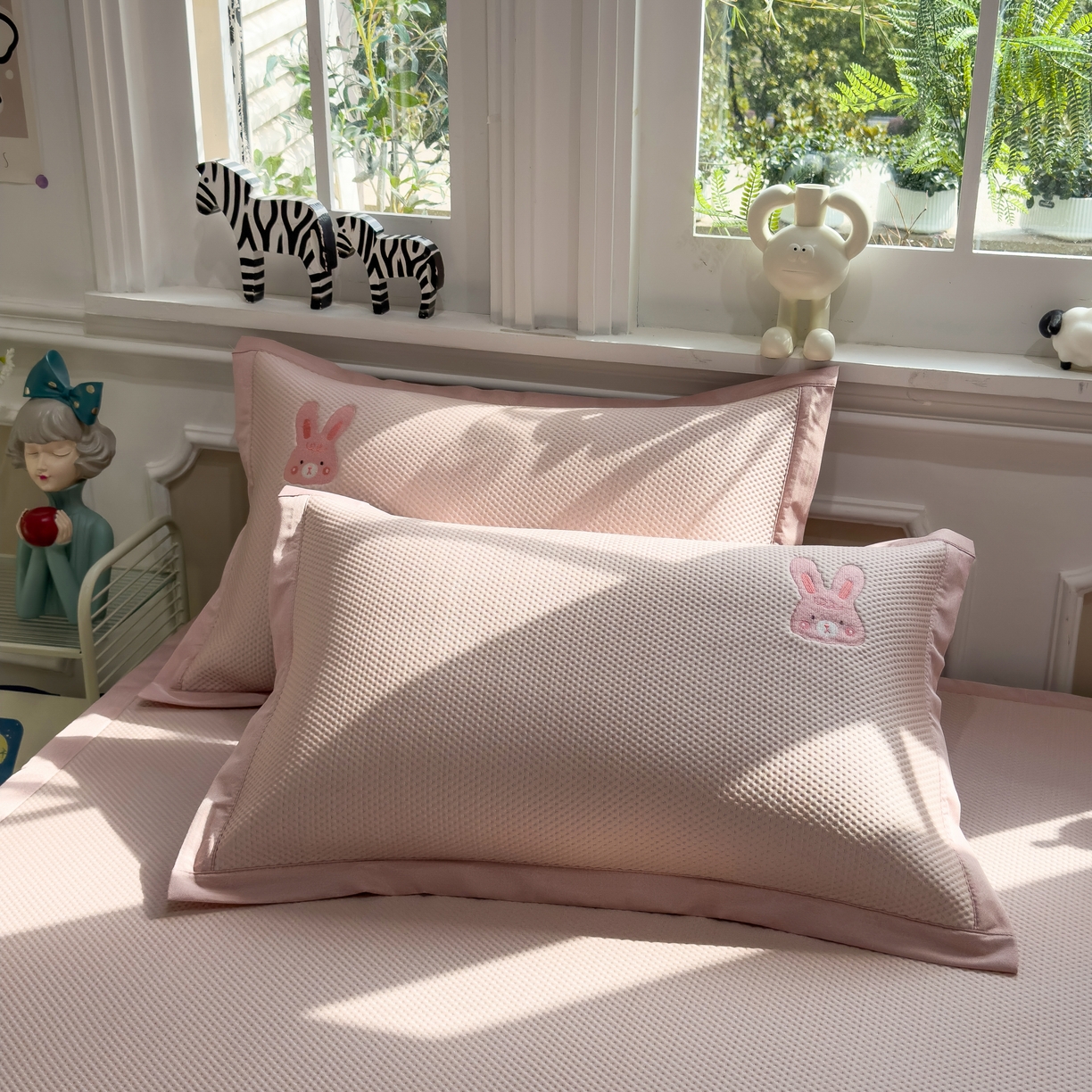 91家纺网 家纺一手货源 找家纺 席世家2025新款满天星绣花豆豆席 长耳兔