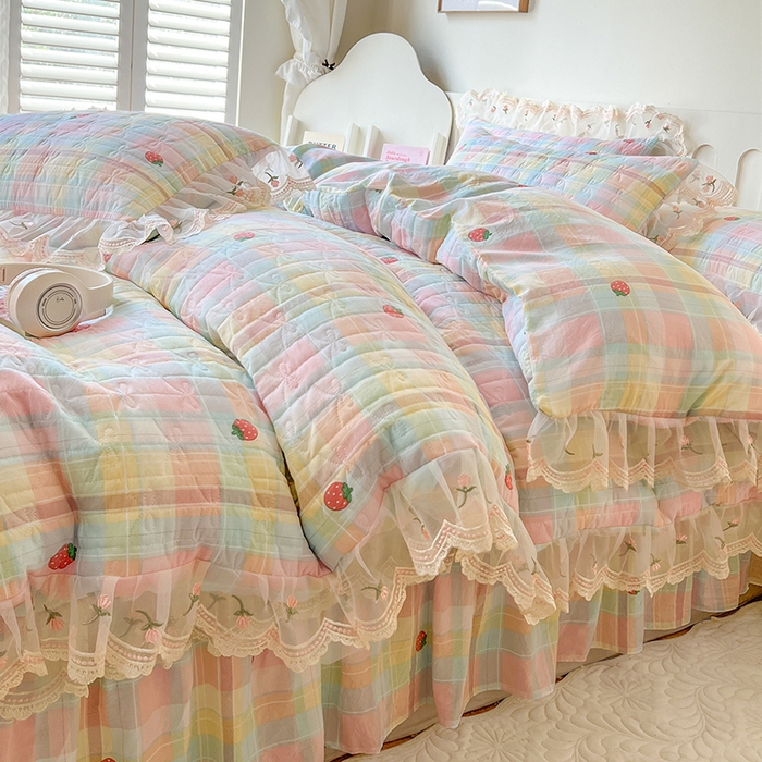 91家纺网 家纺一手货源 找家纺 网红馆 2025新款水洗棉印花床盖四件套 格子草莓