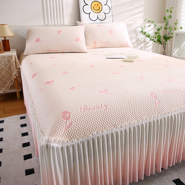 91家纺网 家纺一手货源 找家纺 法莱妮2025夏季新款A类真凉感丝提花三明治冰豆豆凉席床裙三件套  郁金香 -粉