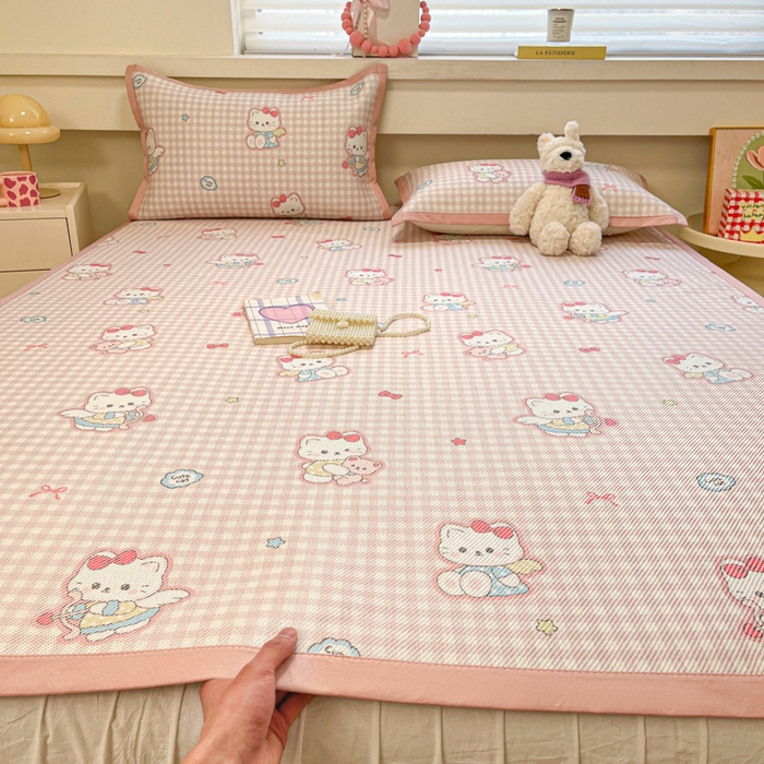 91家纺网 家纺一手货源 找家纺 慕澄家纺 2025新款小清新印花真冰藤系列凉席床席款 床席-粉格猫咪