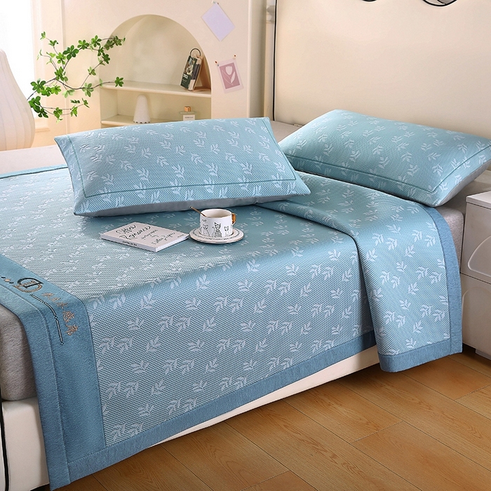 91家纺网 家纺一手货源 找家纺 法莱妮 2025夏季新款A类真凉感丝提花加厚三明治冰豆豆凉席-叶韵系列  叶韵-蓝