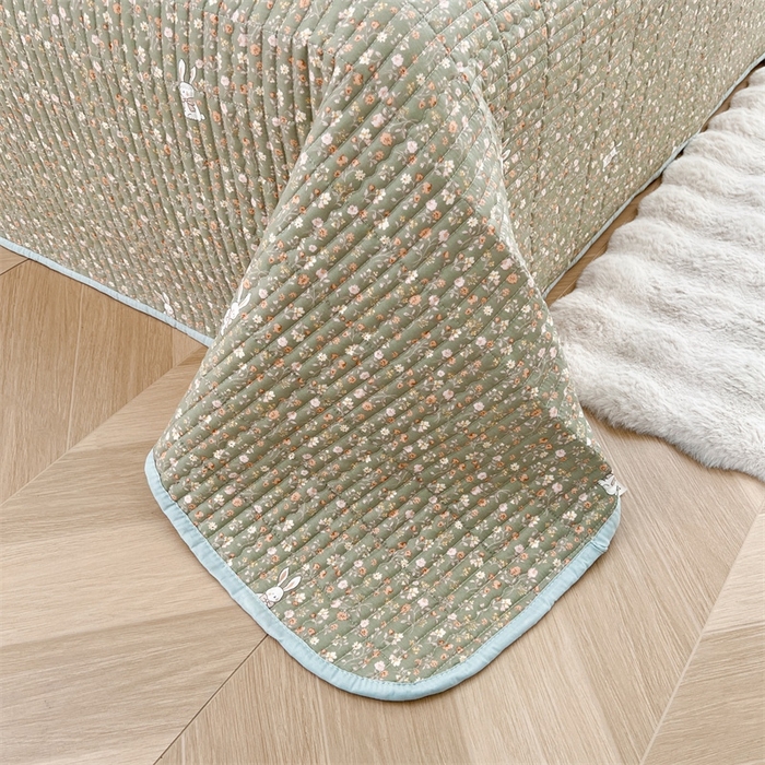 91家纺网 家纺一手货源 找家纺 恒爱 2025新款全棉印花单床盖 瞭望兔-深绿