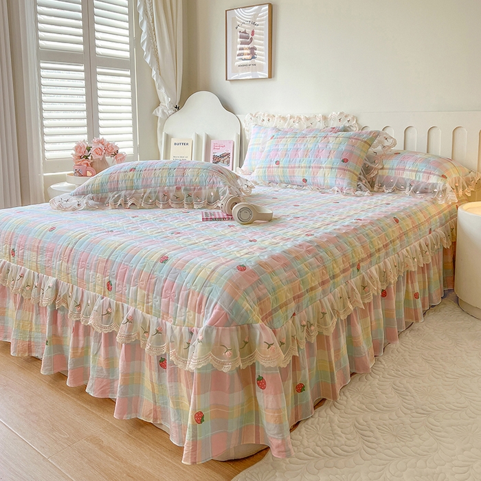 91家纺网 家纺一手货源 找家纺 网红馆 2025新款水洗棉印花床盖四件套 格子草莓