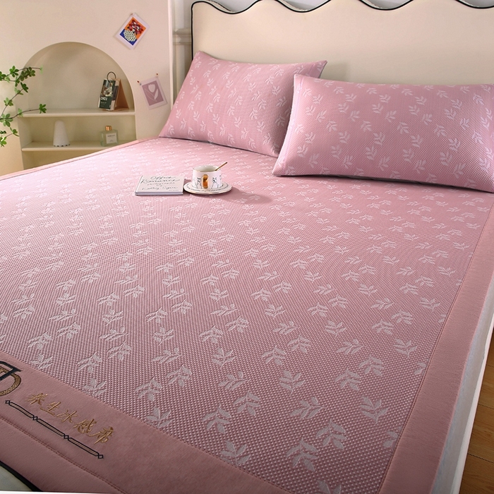 91家纺网 家纺一手货源 找家纺 法莱妮 2025夏季新款A类真凉感丝提花加厚三明治冰豆豆凉席-叶韵系列  叶韵-粉