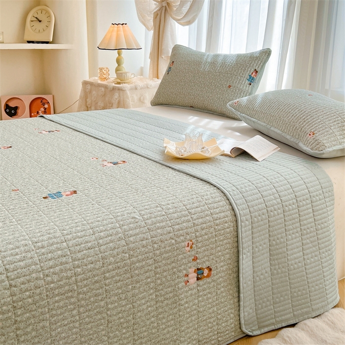 91家纺网 家纺一手货源 找家纺 恒爱 2025新款全棉印花单床盖 小女孩-水绿