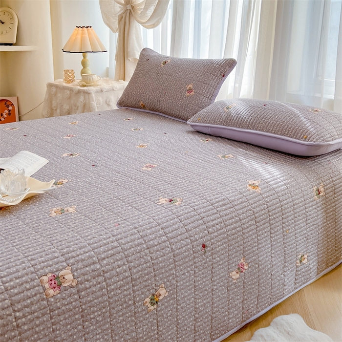 91家纺网 家纺一手货源 找家纺 恒爱 2025新款全棉印花单床盖 呆萌熊-浅咖