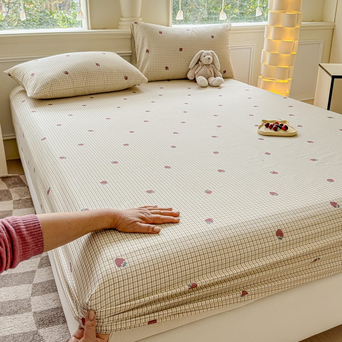 91家纺网 家纺一手货源 找家纺 2025新款全棉床单床笠 格子草莓 床笠款