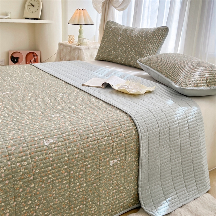 91家纺网 家纺一手货源 找家纺 恒爱 2025新款全棉印花单床盖 瞭望兔-深绿