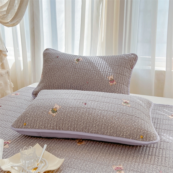 91家纺网 家纺一手货源 找家纺 恒爱 2025新款全棉印花单床盖 呆萌熊-浅咖