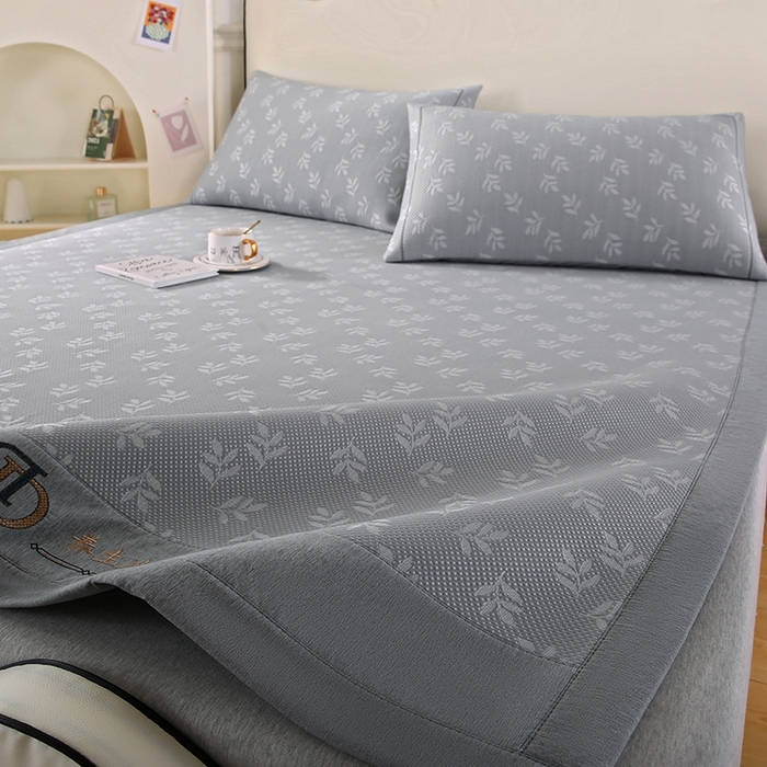 91家纺网 家纺一手货源 找家纺 法莱妮 2025夏季新款A类真凉感丝提花加厚三明治冰豆豆凉席-叶韵系列  叶韵-深灰