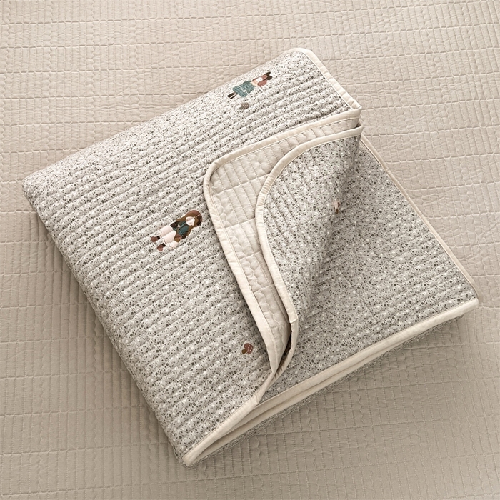 91家纺网 家纺一手货源 找家纺 恒爱 2025新款全棉印花单床盖 小女孩-浅咖