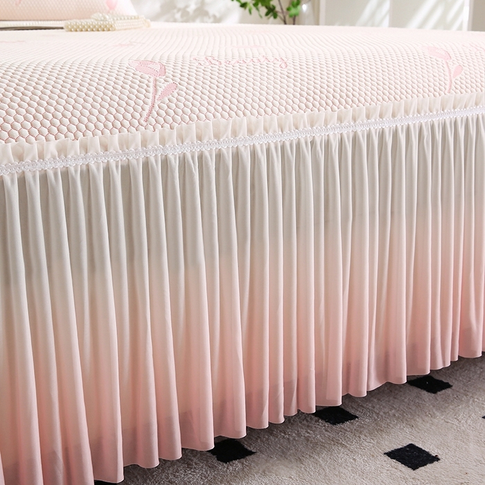 91家纺网 家纺一手货源 找家纺 法莱妮2025夏季新款A类真凉感丝提花三明治冰豆豆凉席床裙三件套  郁金香 -粉