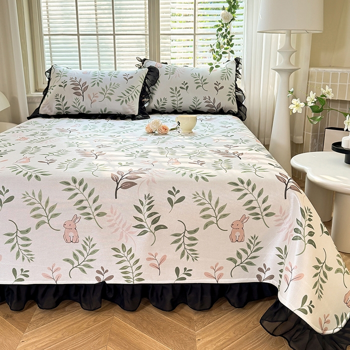 91家纺网 家纺一手货源 找家纺 大麦家纺 2025新款碳光冰丝软凉席夏被四件套 漫步花丛