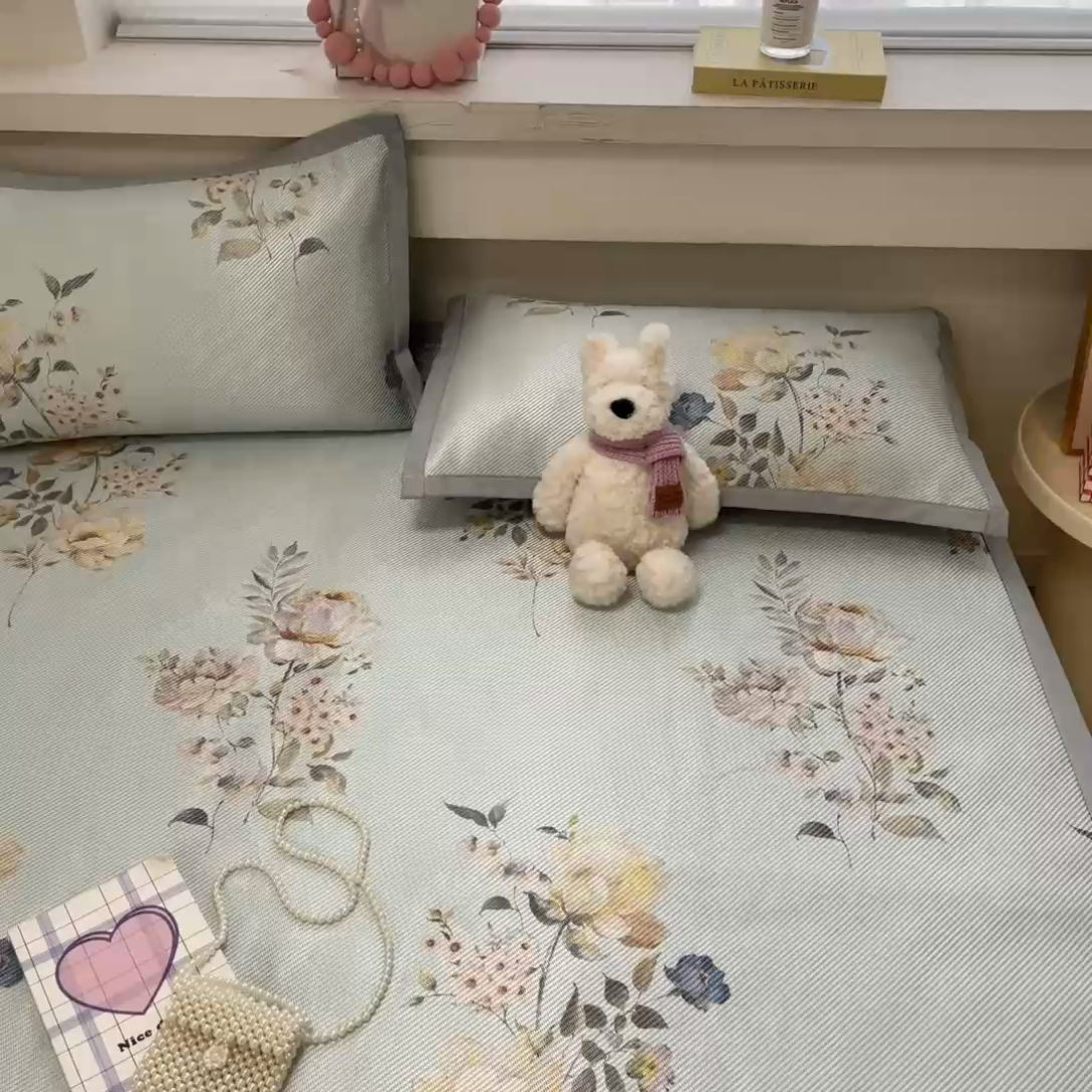 91家纺网 家纺一手货源 找家纺 慕澄家纺 2025新款小清新印花真冰藤系列凉席床席款 床席-陌上花开