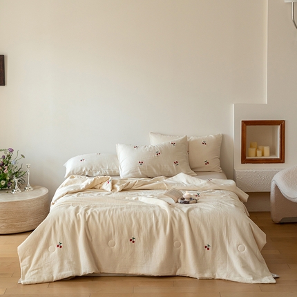 91家纺网 家纺一手货源 找家纺 （总）华超针织 2025新款全棉皱皱纱樱桃刺绣夏被