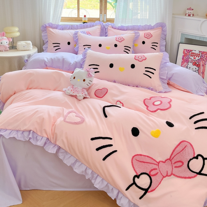 91家纺网 家纺一手货源 找家纺 泉欣家纺 2025新款网红可爱卡通公主风毛巾绣花水洗棉四件套（专版花型）甜甜猫咪 甜甜猫咪-粉紫