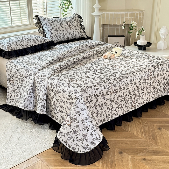 91家纺网 家纺一手货源 找家纺 大麦家纺 2025新款碳光冰丝软凉席夏被四件套 德拉庄园