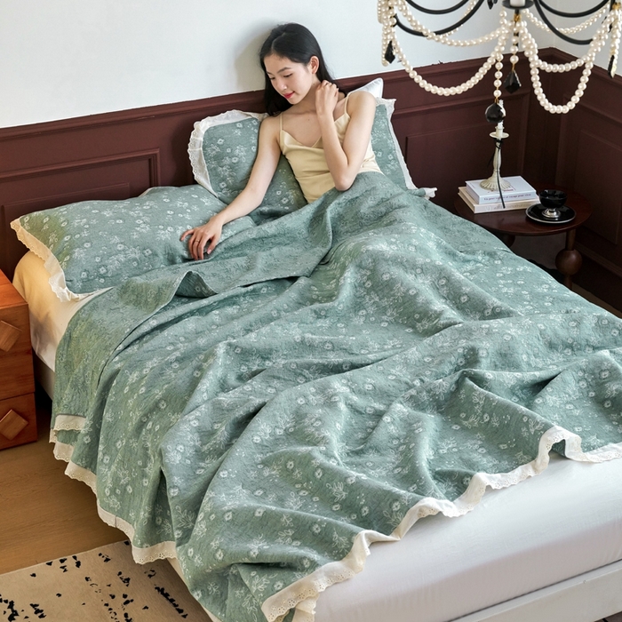 91家纺网 家纺一手货源 找家纺 棠薇家纺2025新款花边款全棉三层细纱色织提花毛巾被夏被空调被毛巾毯 花边春意绿