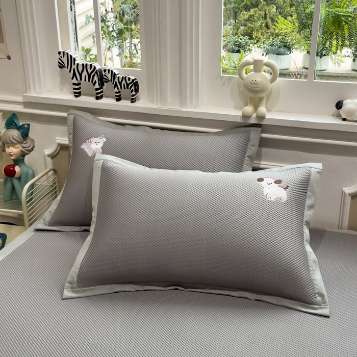 91家纺网 家纺一手货源 找家纺 席世家2025新款满天星绣花豆豆席 俏皮狗